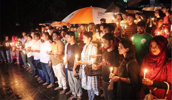 বুয়েটের নিহত শিক্ষার্থী আবরার স্মরণে খুবিতে মোমবাতি প্রজ্জ্বলন