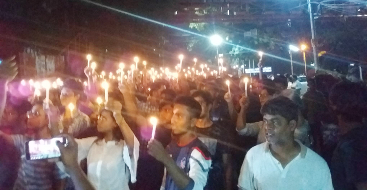 আবরারের জন্য মোমবাতি হাতে মিছিল