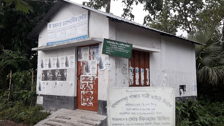 নাটোরে যাত্রীছাউনী দখল করে আ’লীগ চেয়ারম্যানের গুদাম ঘর!