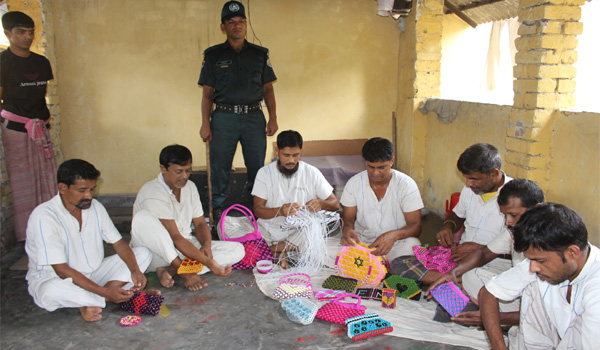 বিভিন্ন ট্রেডে কাজের মাধ্যমে অর্থ উপার্জন করছেন ৪০ সাজাপ্রাপ্ত আসামি, আছে জ্ঞানার্জনের সুযোগ