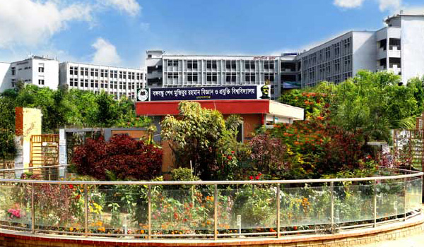 বশেমুরবিপ্রবিতে শিক্ষার্থীদের হাতে প্রভোস্ট লাঞ্ছিত