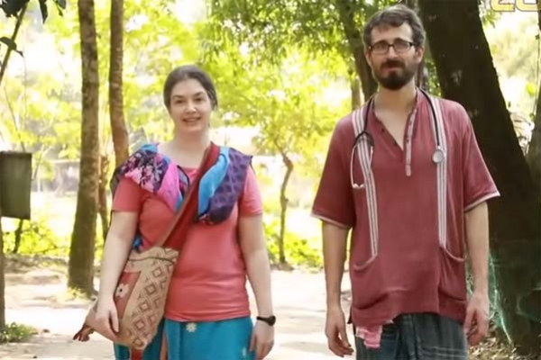 মার্কিন ডাক্তার দম্পতি জেসন এবং মারিন্ডি গরিবের সেবা করতে উন্নত জীবন ছেড়ে বাংলাদেশের প্রত্যন্ত গ্রামে