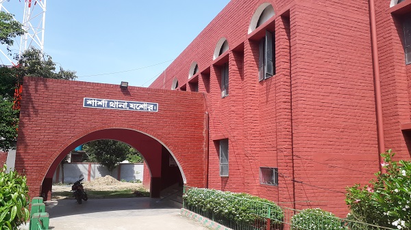 যশোরের শার্শা সীমান্তে ৫শ’ পিচ ইয়াবাসহ যুবক আটক