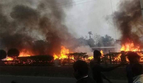 গাঁজার আগুনে পুড়েছে ফেরিঘাটের ৩৬টি পুরাতন কাপড়ের দোকান