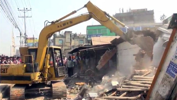 সাভারে উচ্ছেদ অভিযান চালিয়েছে সওজ