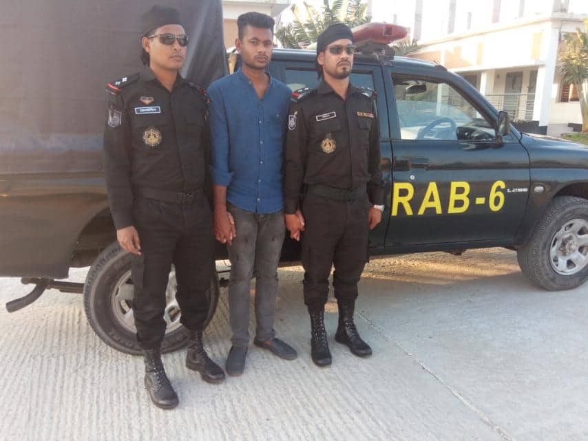 র‌্যাব-৬ কর্তৃক ইয়াবাসহ মাদক ব্যবসায়ী আটক