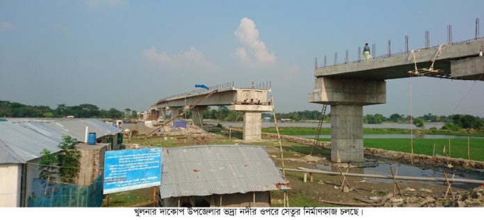 দাকোপে সেতুর নির্মাণকাজ দুই দফায় মেয়াদ বাড়ালেও নির্দিষ্ট সময়ে শেষ হয়নি