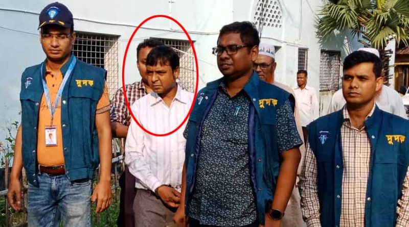 ঘুষের ১০ হাজার টাকাসহ খালিশপুর জুট মিলের জিএম গ্রেফতার