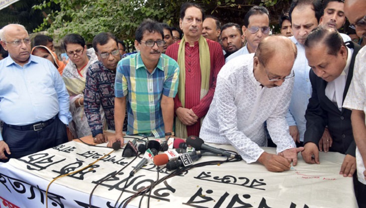 সরকারের বিদায়ের জন্য রক্ত দিয়ে স্বাক্ষর করে শপথ করছি : আ স ম রব