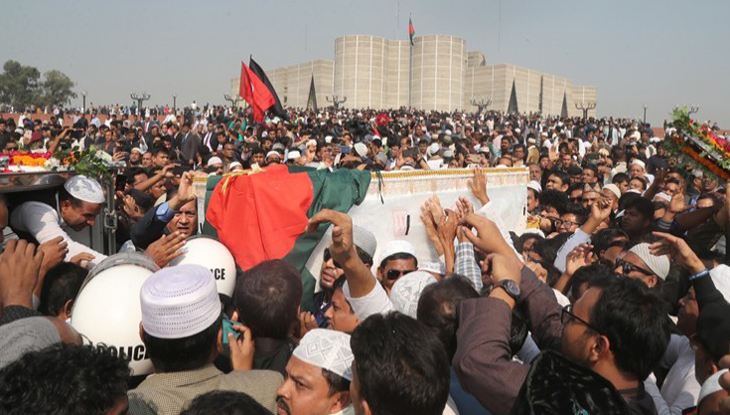 চিরনিদ্রায় মা-বাবার বুকে খোকা