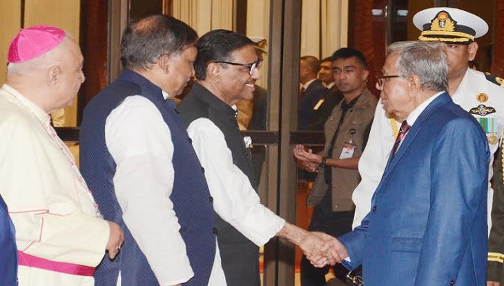 চার দিনের সফর শেষে দেশে ফিরেছেন রাষ্ট্রপতি