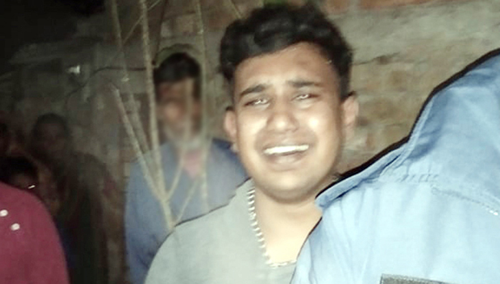 সাতক্ষীরায় ছিনতাই করতে গিয়ে ধরা খেল আ. লীগ নেত্রীর ছেলে