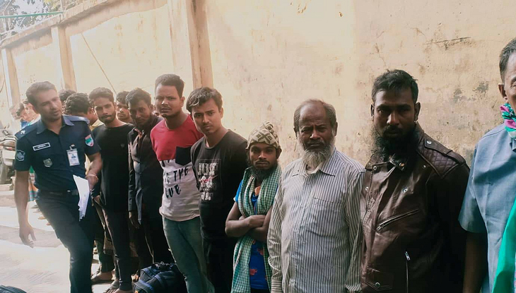 ভারত থেকে অবৈধভাবে অনুপ্রবেশের সময় আটক ৫৪
