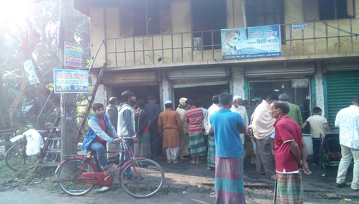 রূপসার কাজদিয়া বাজারে আগুনে দুটি দোকান পুড়ে ছাই