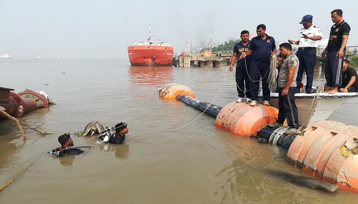 মোংলায় ট্রলার ডুবি, নিখোঁজদের সন্ধানে অভিযান অব্যাহত