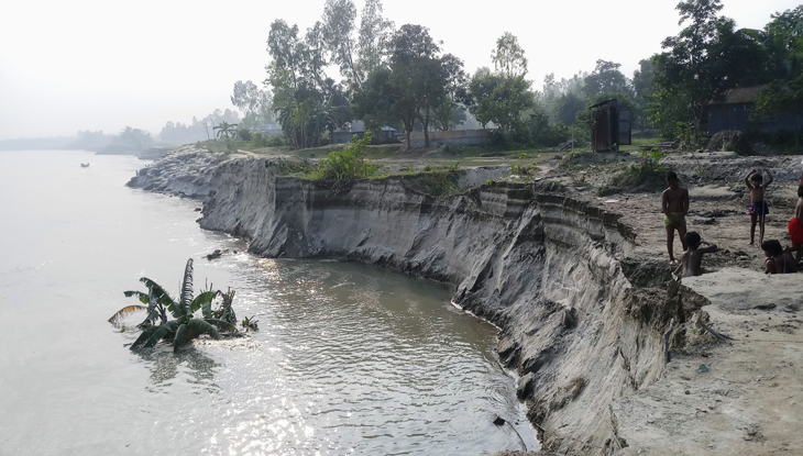 শুষ্ক মৌসুমের ভাঙনে সর্বস্বান্ত হচ্ছে বহু পরিবার