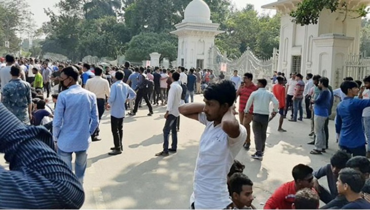 খালেদার মুক্তির দাবিতে সুপ্রিম কোর্টের সামনে অবস্থান নিয়ে বিক্ষোভ