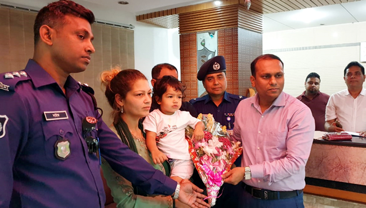 ডেনমার্কের তরুণী কুমিল্লায়, অভিযোগ আনলেন ৫০ কোটি টাকা আত্মসাতের