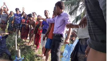 খালের নেট পাটা অপসারণে গিয়ে  হামলার শিকার তালার ইউএনও
