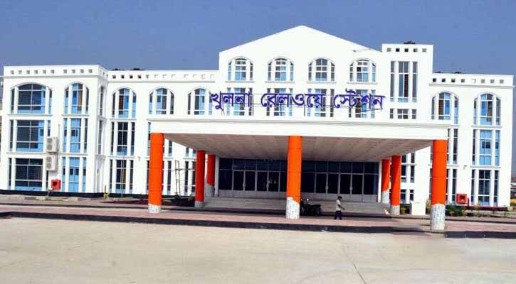 খুলনা-ঢাকা বিরতিহীন ট্রেন সার্ভিস চালুর দাবিতে মানববন্ধন