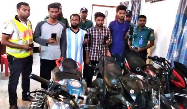 নগরীতে ছিনতাইসহ নানা অপরাধমূলক কাজে জড়িয়ে পড়ছে মধ্যবিত্ত পরিবারের সন্তানরা!