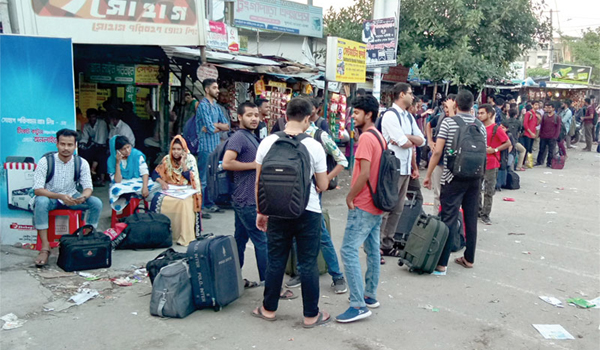 বন্ধ ঘোষিত কুয়েটে তদন্ত কমিটি গঠন : ছাত্রদের হল ত্যাগ