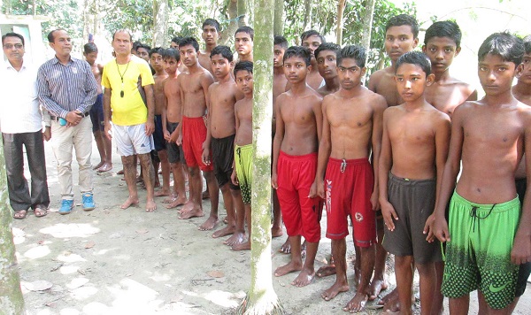 দেবহাটার কুলিয়ায় মাসব্যাপি সাঁতার প্রশিক্ষণের উদ্বোধন