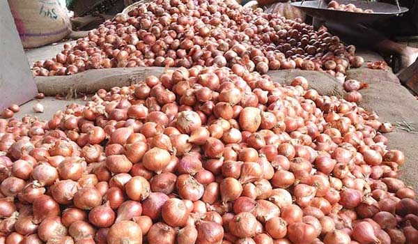 খুলনা মহানগরীর ৫টি স্থানে ৪৫ টাকা দরে পেঁয়াজ বিক্রি শুরু আজ