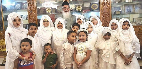 শিশুদের গানে মডেল হলেন বিচারপতি আব্দুর রউফ