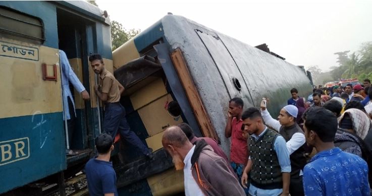 চালকরা ছিলেন ঘুমে, পরপর তিনটি সিগন্যাল ভাঙে তূর্ণা-নিশীথা