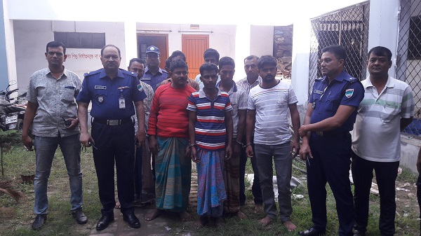 সাতক্ষীরায় নগদ টাকা সহ ৯ জুয়াড়ী আটক