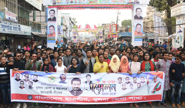 খুলনায় আ’লীগের সম্মেলন সফলের লক্ষে প্রচার-প্রচারণায় মুখরিত নগরী