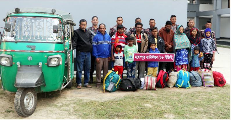 ভারত থেকে অনুপ্রবেশের সময় ১২ জনকে আটক
