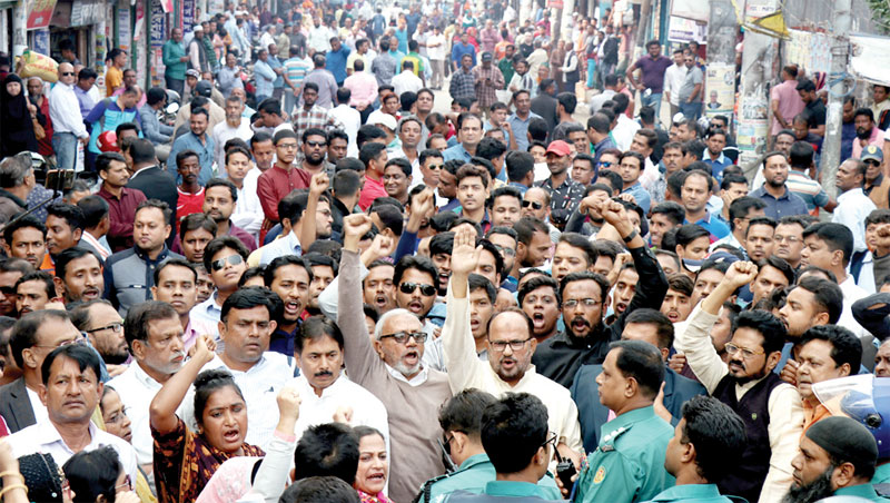 জামিন না দিয়ে খালেদা জিয়াকে কারাগারে আটক রাখার ষড়যন্ত্রে মেতেছে সরকার