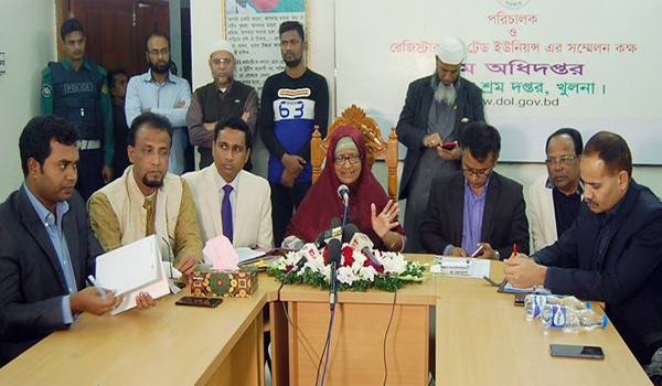 অনশন কর্মসূচি স্থগিতের বিষয়ে শ্রমিকদের সাথে আলোচনা