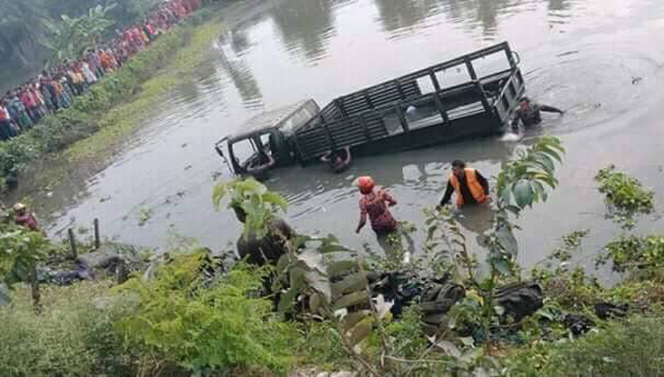 ডুমুরিয়ায় সেনাবাহিনীর গাড়ি উল্টে এক সেনা সদস্য নিহত