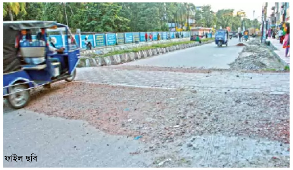 সড়কে নির্মিত পেডিস্ট্রিয়ান ক্রসিংয়ের তেমন সুফল পাচ্ছে না নগরবাসী