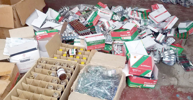 তেরখাদায় ৩ লক্ষাধিক টাকার সরকারি ওষুধ জব্দ