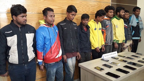 বাগেরহাটে মোবাইল চোর চক্রের ৯ সদস্য আটক