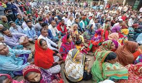 আমরন অনশনে পাটকল শ্রমিকরা