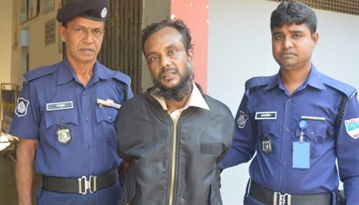 মা-বাবাকে কুপিয়ে হত্যা করল ছেলে