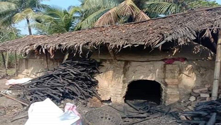 রূপসায় কাঠ পুড়িয়ে কয়লা তৈরি, চুল্লি মালিককে জরিমানা