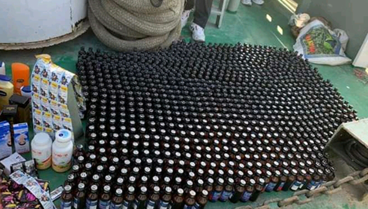 বাগেরহাটে কার্গো থেকে ৯৫০ বোতল ফেনসিডিল উদ্ধার