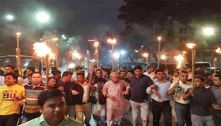 খালেদার নিঃশর্ত মুক্তির দাবিতে বিএনপির মশাল মিছিল