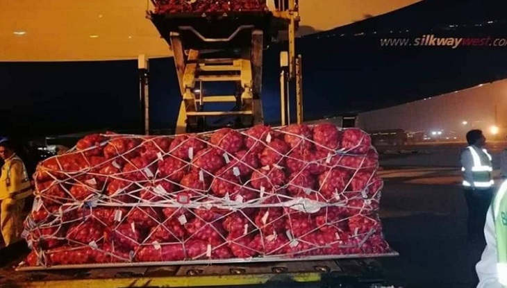 এক কেজি পেঁয়াজের বিমান ভাড়া ১৫০ টাকা