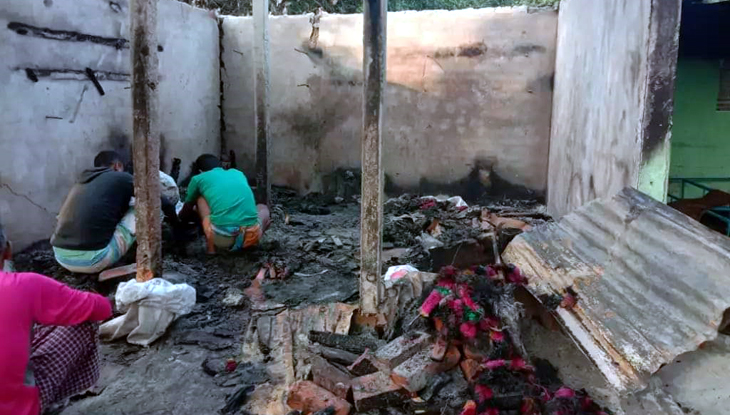 গাজীপুরে আগুনে পুড়ল তিনটি দোকানঘর