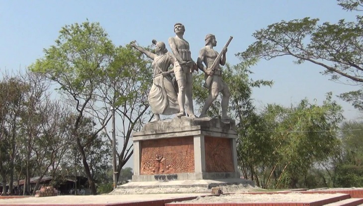 দেশ স্বাধীনের পরদিন খুলনায় উড়ে বিজয়ের পতাকা