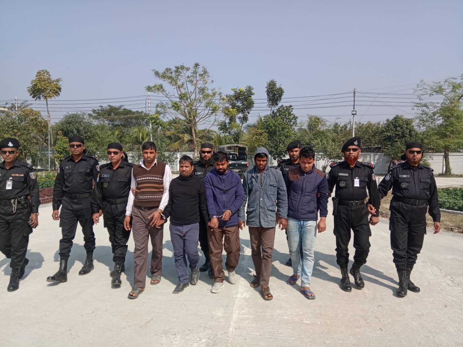 খুলনায় র‌্যাবের অভিযানে জঙ্গী সংগঠনের ৫জন সদস্য গ্রেফতার