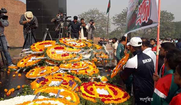 খুলনায় ফুলেল শ্রদ্ধায় শহিদ বুদ্ধিজীবীদের স্মরণ