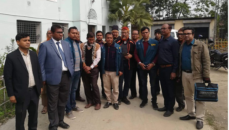 খুলনার ডুমুরিয়ার খাদ্য কর্মকর্তা ঘুষের টাকাসহ হাতেনাতে আটক করেছে দুদক